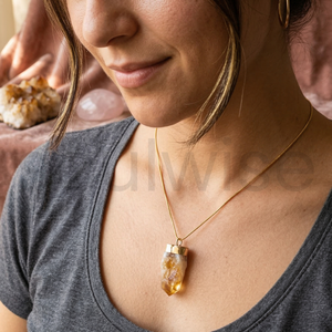 Pendentif en Citrine Brute - Bijoux Religieux Hindous pour les Occasions d'Anniversaire - Product Image 5
