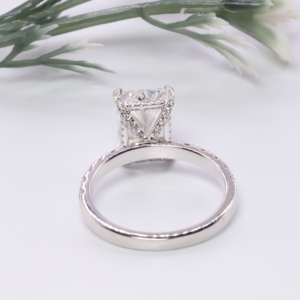 Bague solitaire en or blanc avec diamant radiant de laboratoire, micro-pavé de diamants, halo caché, joaillerie fine pour femme - Product Image 4
