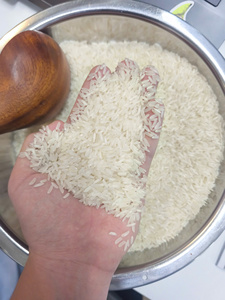 ผู้จัดจำหน่ายข้าวขาวเวียดนาม ข้าวหอมมะลิ 5% ข้าวหักงอก |   ข้าวเมล็ดยาวชนิดแข็ง |   ผลผลิตใหม่ |   ตัวอย่างฟรี |   ติดต่อคุณออโรร่า+OO84919574297 - Product Image 4