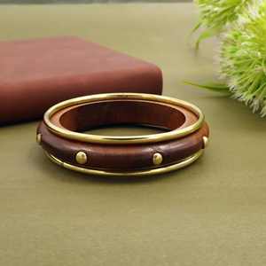 Brazalete Artesanal de Madera y Tono Dorado, Estilo Bohemio Chic, Joyería Minimalista - Product Image 3