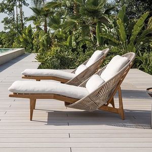 Chaise longue d'extérieur en rotin avec coussin, chaise longue de piscine en teck, mobilier de patio pour hôtel - Product Image 1