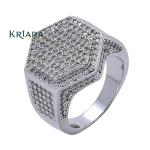 Bague signet pour homme plaquée or 18 carats avec diamants de laboratoire taille brillant rond sertis pavé, pour usage quotidien - Product Image 2