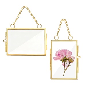 Cadre photo en verre suspendu, carré, en métal noir, fait main, avec chaîne en métal noir, écologique, personnalisé - Product Image 2