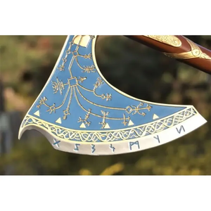 Hacha Vikinga Hecha a Mano con Mango de Madera de Fresno Grabado y Funda de Cuero con Grabado en la Cabeza - Product Image 3