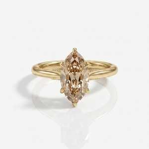 Anillo de Compromiso de Lujo con Diamante Cultivado en Laboratorio, Corte Marquesa, Color Champán, 2.01CT, Oro Amarillo de 14K, Engaste de Garras, Marca Royal Saga, Certificado IGI - Product Image 1
