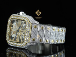 นาฬิกาควอตซ์หรูหรา Pahal Jewels สำหรับทุกเพศ ตัวเรือนสี่เหลี่ยม สแตนเลสสตีล หน้าปัดอะนาล็อกประดับโมอิสซาไนต์ คริสตัลแซฟไฟร์ ปุ่มกดแบบซ่อน - Product Image 3