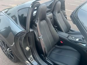 Auto Usado de Calidad Inteligente, Mazda MX-5 Miata RF Grand Touring Convertible 2024, Listo para Enviar a Todo el Mundo - Product Image 5