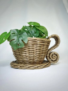 Maceta de ratán con asa en espiral, perfecta para plantas verdes de interior, estilo rústico y decoración de escritorio, procedente de la India. - Product Image 2