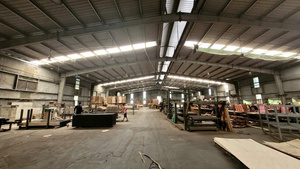 Contrachapado de Sweetgum con Revestimiento de Película Negra para Encofrados, Tablero Fenólico, Vietnam - Product Image 3