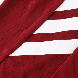 Ensemble de maillot de basket-ball rouge unisexe à manches courtes, col en V, tissu respirant en polyester, vêtements de sport pour toutes les saisons, design rayé - Product Image 4