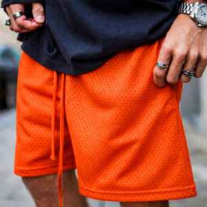 Shorts en maille pour hommes à prix bas, séchage rapide, 100 % polyester, jaune doré, vente en gros, shorts en maille double couche, fabrication - Product Image 3