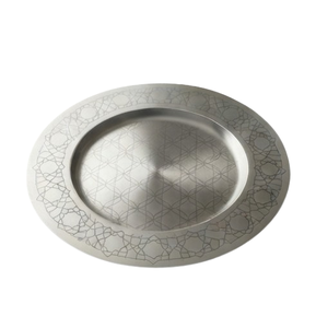 Assiettes de service rondes tendance en argent plaqué avec motif gravé pour mariage, idéales pour la nourriture et les salades - Product Image 4