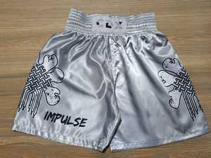 Shorts de Muay Thai en satin premium, coupe ample, ceinture confortable pour l'entraînement actif et les activités sportives, OEM - Product Image 1