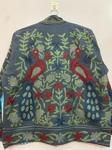 Veste en velours faite à la main, brodée Suzani, pour femme, motif paon, floral, bohème, ethnique, vintage, mode automne - Product Image 4