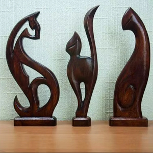Sculpture décorative en bois, artisanale, en bois massif, pour présentation sur table ou étagère intérieure - Product Image 1