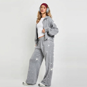 Ensemble de survêtement unisexe en molleton avec sweat à capuche zippé orné de strass surdimensionnés, design gris uni, tissu tricoté respirant, idéal pour l'automne et les tenues décontractées. - Product Image 3