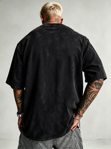 Camiseta de Hombre con Lavado Ácido, 100% Algodón, Tejido de Punto, Corte Holgado, Largo Regular - Product Image 3