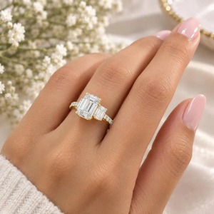 Bague en argent 925 pavée avec diamant Moissanite taille émeraude, trois pierres, pour femme, mariage, fiançailles - Product Image 4