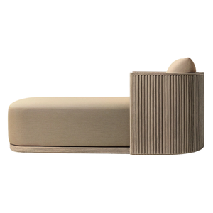 Chaise longue d'extérieur en teck tropical, base courbée cannelée, coussin moelleux rembourré, style moderne gris élégant - Product Image 2