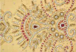 Tissu de dentelle de luxe lourdement perlé à la main avec pierres de cristal rouges pour robe de mariée, robe de soirée de haute couture, fabricant en gros - Product Image 4