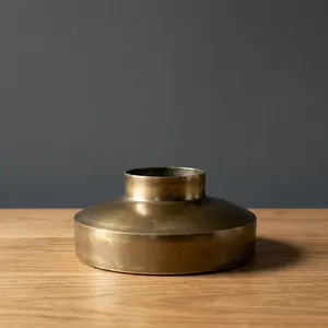 Macetero para Exhibición Artística de Flores, Florero de Metal Contemporáneo, Elegante Centro de Mesa para Sala de Estar y Comedor - Product Image 5