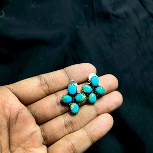 Boucles d'oreilles clous en argent avec turquoise Kingman, bijoux en pierres précieuses bleues et vertes en grappe, vente en gros, fournisseur - Product Image 3
