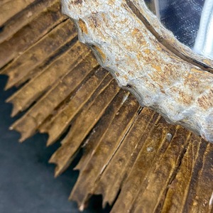 กระจกติดผนังทรงกลมลายรัศมีแสงอาทิตย์ กรอบไม้ทำมือสไตล์เรียบง่าย - Product Image 3