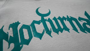 Sudadera con capucha de algodón peinado de 470 GSM de alta resistencia con estampado en relieve/logotipo bordado en la manga Meeroos Industries - Product Image 4