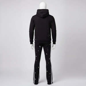 Ensemble de survêtement streetwear écoresponsable personnalisé : pantalon évasé, sweat à capuche unisexe vierge et jogger empilé pour homme - Product Image 3