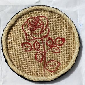 Juego de posavasos de yute marrón con patrón rojo, diseño moderno hecho a mano con borde de cuerda, posavasos de fibra natural tejida para ocasiones - Product Image 6