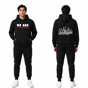ชุดวอร์มฮู้ดดี้สีดำสำหรับแฟนฟุตบอลโลกปี 2026 สำหรับผู้ชาย  พร้อมเสื้อพิมพ์ลาย We Are Los Angeles และกางเกงจ็อกเกอร์ - Product Image 1