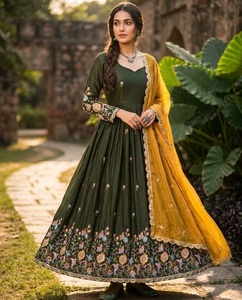 Nouvelles robes Anarkali de créateur pour femmes, pour mariage, en tissu Faux Blooming, avec broderies lourdes de sequins et de fils Zari - Product Image 1