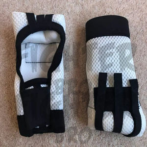 Gants de boxe intérieurs de haute qualité avec support élastique pour le poignet, rembourrage en gel, protection des articulations, taille personnalisée, design pour l'entraînement - Product Image 1
