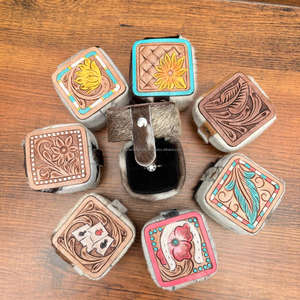Boîte à bagues personnalisée en cuir de vachette usiné à la main Design floral élégant parfait pour les mariées et cadeau de bague de mariage de haute qualité - Product Image 5