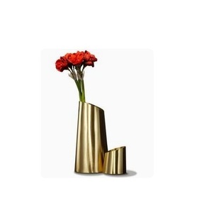 Vase à fleurs moderne en métal pour centres de table, décoration intérieure et besoins de style floral chic - Product Image 5