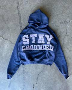 Sudadera con Capucha Azul Oversize Corta con Letra Bordada y Bolsillo Trasero, Casual Unisex de Felpa Francesa, 100% Algodón Cómodo para Otoño - Product Image 1