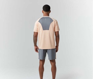 Nuevo conjunto deportivo de 2 piezas para hombre, talla grande, personalizado, con camiseta y pantalones cortos, diseño moderno y cómodo, con tu propio logotipo de marca. - Product Image 3