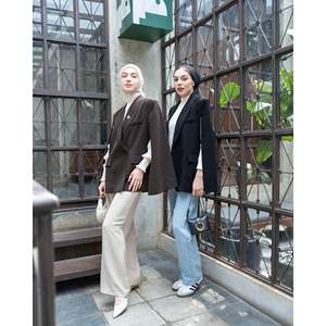 Blazers cape Alexa pour femmes, élégants et stylés avec intégration de la commande vocale Alexa - Product Image 2
