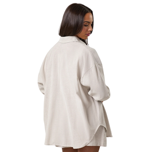 Camisa Oversize de Mujer con Rayas Beige y Botones, Ligera, de Manga Larga, Estilo Casual, para Usar en Capas, para el Día a Día - Product Image 2