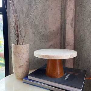 Support à gâteau en marbre avec base en bois, présentoir à desserts de luxe pour gâteaux, pâtisseries, décoration de table, réutilisable, passe au lave-vaisselle - Product Image 3
