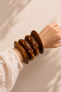 Les bracelets en bois épais sont tendance en 2026, bracelets en bois de la marque Blossom Craft India. - Product Image 5