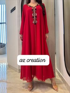 Robe Abaya Kaftan Bleu Marine Brodé Az Creation à Manches Larges en Soie avec Motifs Floraux pour Fêtes, Tissu de Base - Product Image 4