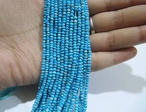 Perles de turquoise naturelle facettées rondes de 4 mm, brin de 13 pouces de long - Product Image 1