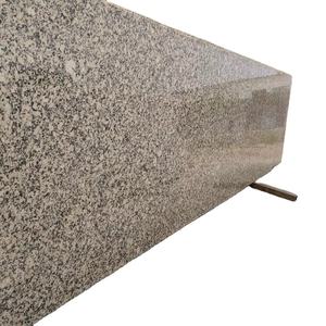 Azulejos y encimeras de granito amarillo Cristal de alta calidad Diseño moderno y elegante con grandes losas para villas de la India - Product Image 1