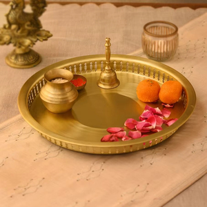 ชุดชุด pooja thali ทำจากทองเหลืองตกแต่งอย่างหรูหราแผ่นสไตล์วินเทจพร้อมของขวัญจาก Diya Bell Kalash - Product Image 1