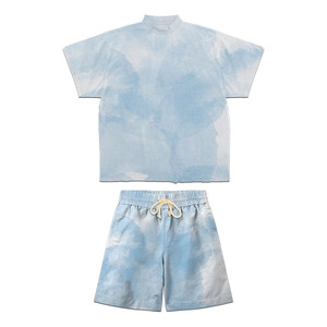 Ensemble t-shirt et short surdimensionné en coton peigné 240 GSM, bleu ciel, effet cloud wash, impression DTG brodée, personnalisé, 2 pièces - Product Image 1