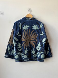 Veste réversible matelassée Cotrise, style vintage, broderie florale Suzani, style bohème, ouverte sur le devant |   Coton biologique automne/hiver - Product Image 5