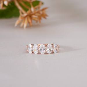 Elegante anillo de banda con cinco diamantes de corte ovalado en oro rosa para mujer, regalo de lujo para boda, compromiso o aniversario, joyería fina. - Product Image 1