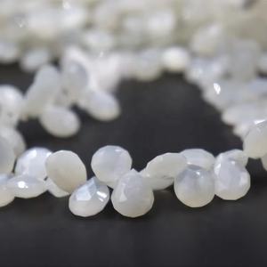 Perles en forme de poire à facettes en pierre de lune blanche naturelle 10x13mm - Product Image 1