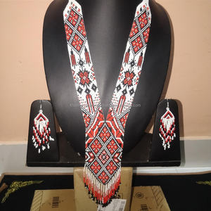 Collar de cuentas de cristal bellamente elaborado con atractivo brillante y calidad duradera para un uso duradero y un aspecto elegante a la moda - Product Image 1